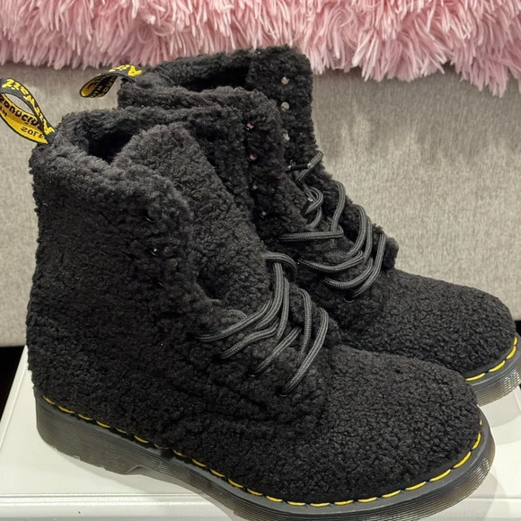 DR MARTENS BLACK 1460 PASCAL
SHEARLING FAUX FUR COMBAT MOTO LACE UP SIZE 8 BOOTS - Picture 12 of 14